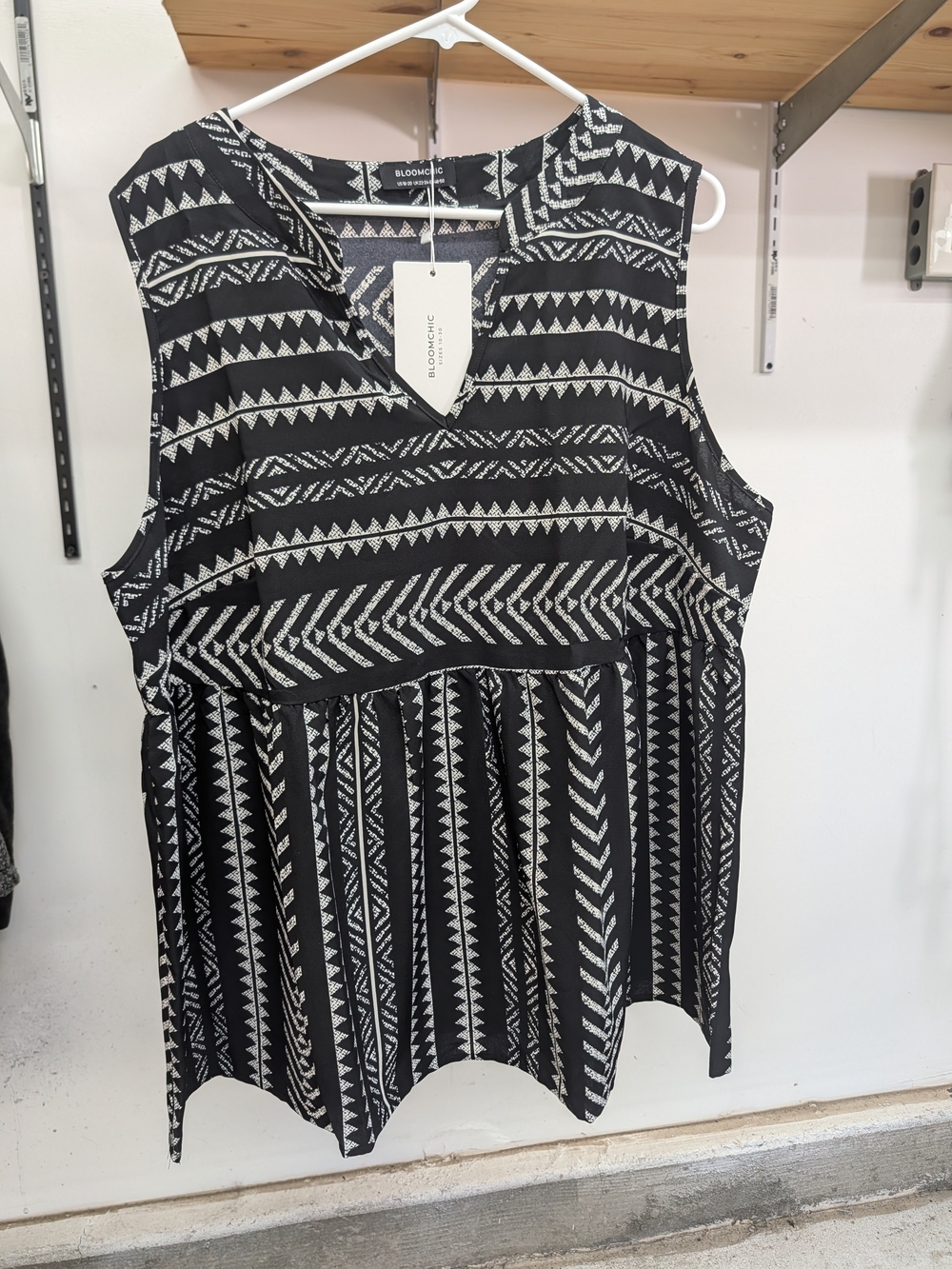BloomChic Black and White Geometric V-Notch Tank